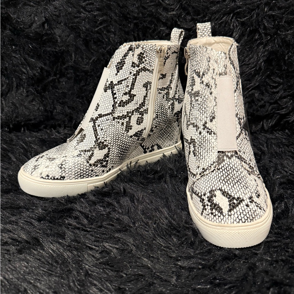 Snakeskin Pattern Ankle Boots